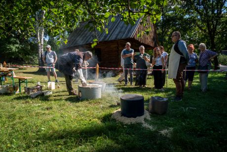 Układy Lata po raz trzeci. Garncarstwo, muzyka i taniec w Muzeum Wsi Radomskiej (19)
