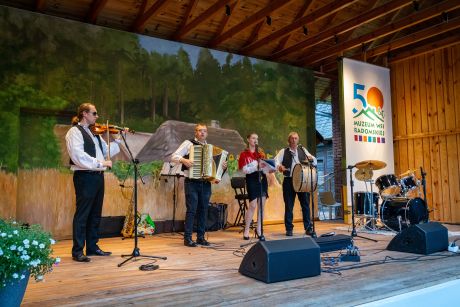 Układy Lata po raz trzeci. Garncarstwo, muzyka i taniec w Muzeum Wsi Radomskiej (69)