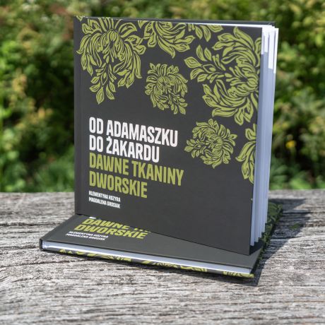 Od adamaszku do żakardu: dawne tkaniny dworskie